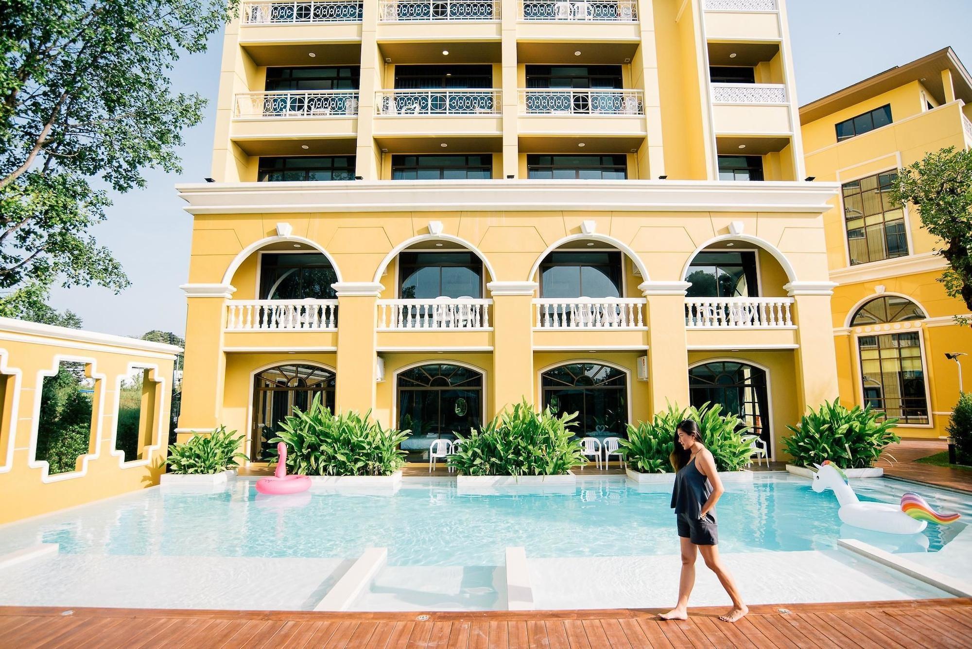 The Pineapple Hotel Krabi town Екстериор снимка