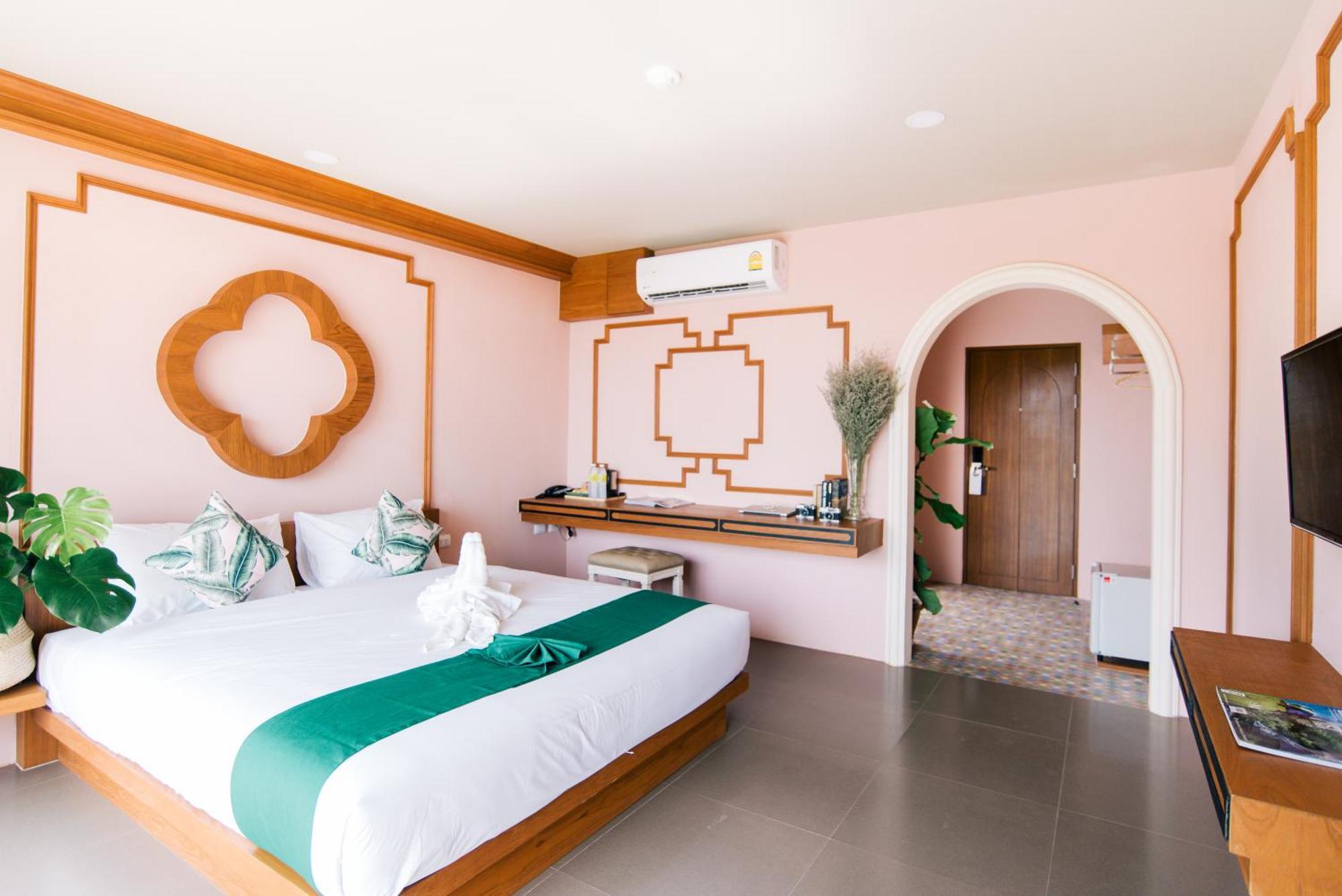 The Pineapple Hotel Krabi town Екстериор снимка