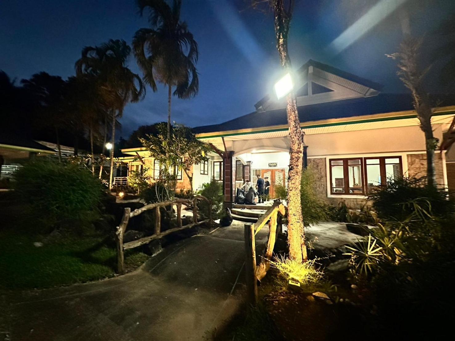 The Pineapple Hotel Krabi town Екстериор снимка