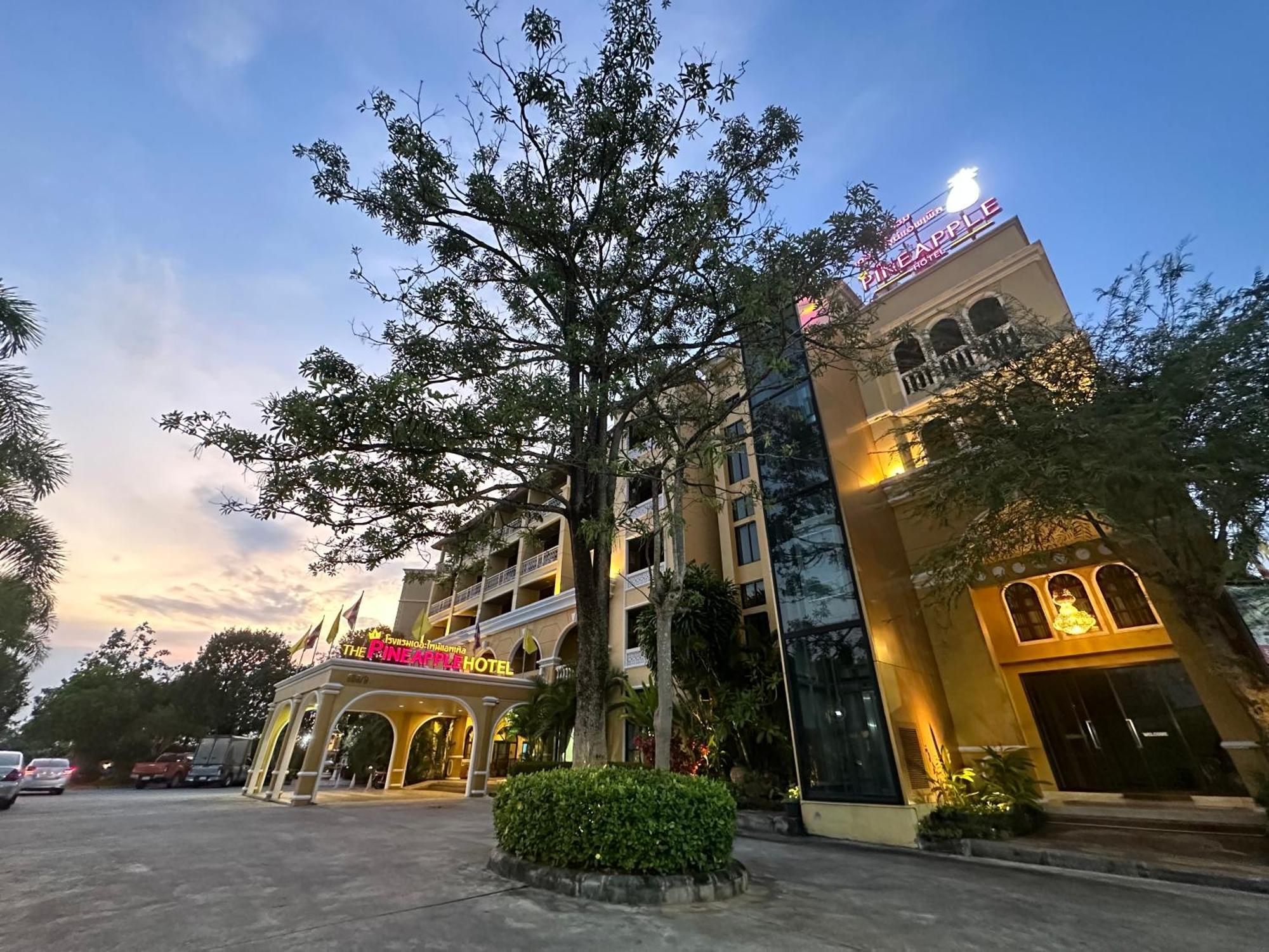 The Pineapple Hotel Krabi town Екстериор снимка